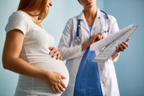 "Több zsírja van, mint az előző kettőnek összesen" - a kórházi kommunikáció is hathat a szülésélményünkre?