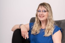 "Szeretem ezt a teret, ahol nem kell erősnek l&aacute;tszani. El&eacute;g jelen lenni" - Ancsi fel&eacute;p&uuml;l&eacute;se a Cs&aacute;sz&aacute;rvonallal